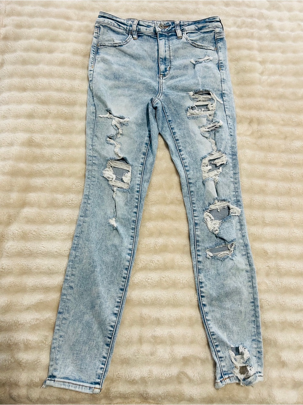 American Eagle Outfitters Light Blue Distressed Skinny Jeans
